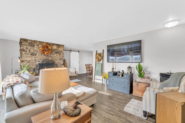 40522 Bloomfield ROAD, Genoa City, WI 53128