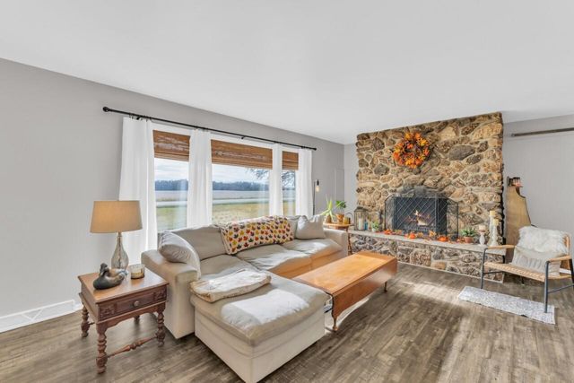 40522 Bloomfield ROAD, Genoa City, WI 53128