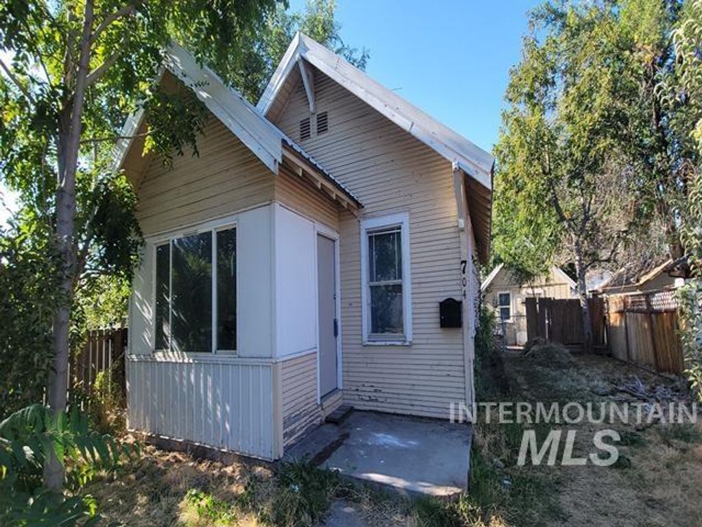 704 E Grove Ave, Parma, ID 83660 photo 2