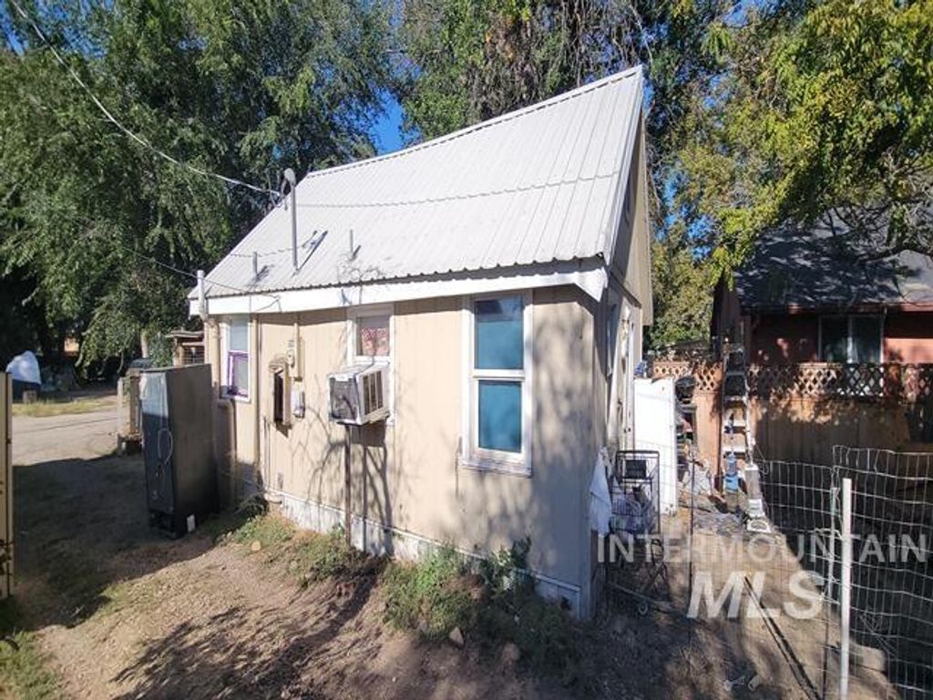 704 E Grove Ave, Parma, ID 83660 photo 3