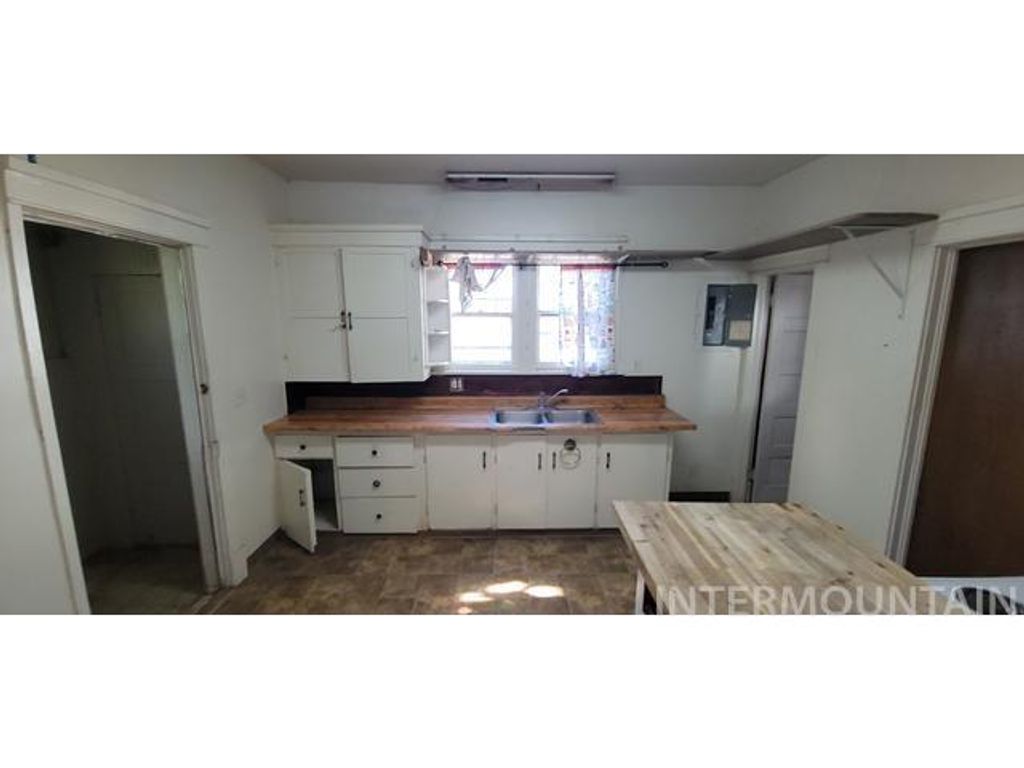 704 E Grove Ave, Parma, ID 83660 photo 5