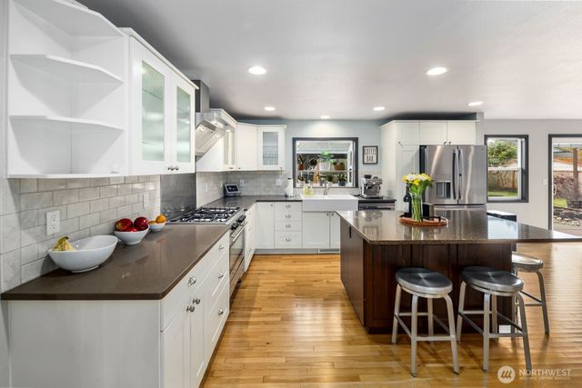 8008 Garnet Lane SW, Lakewood, WA 98498