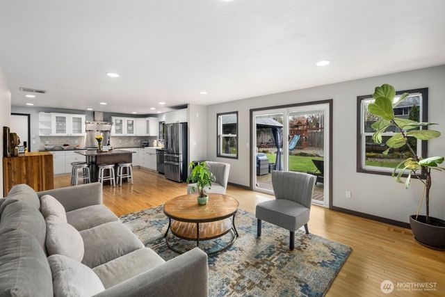 8008 Garnet Lane SW, Lakewood, WA 98498