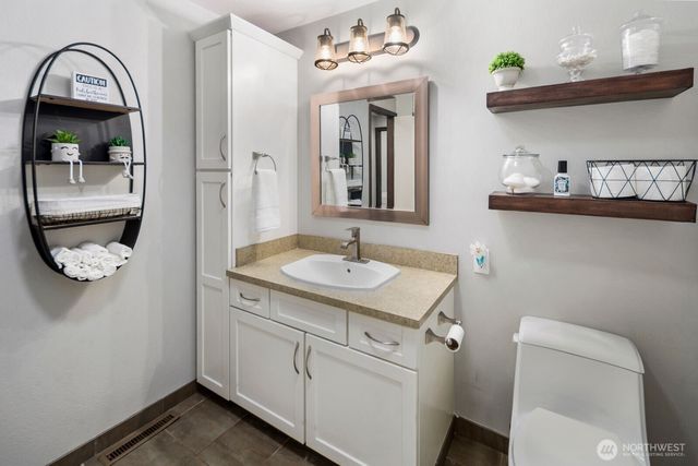 8008 Garnet Lane SW, Lakewood, WA 98498