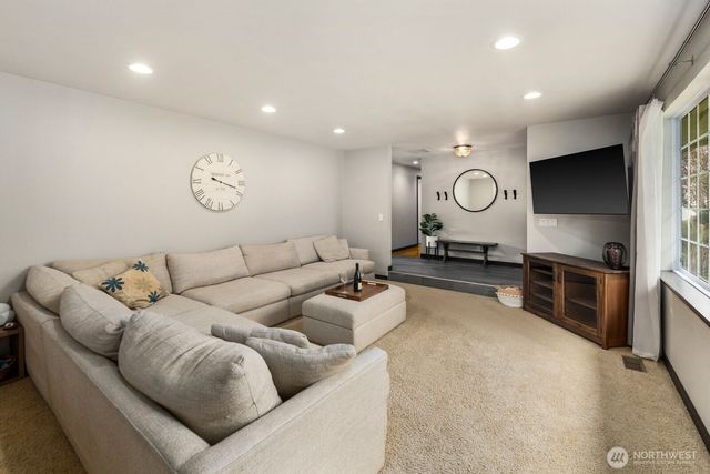 8008 Garnet Lane SW, Lakewood, WA 98498