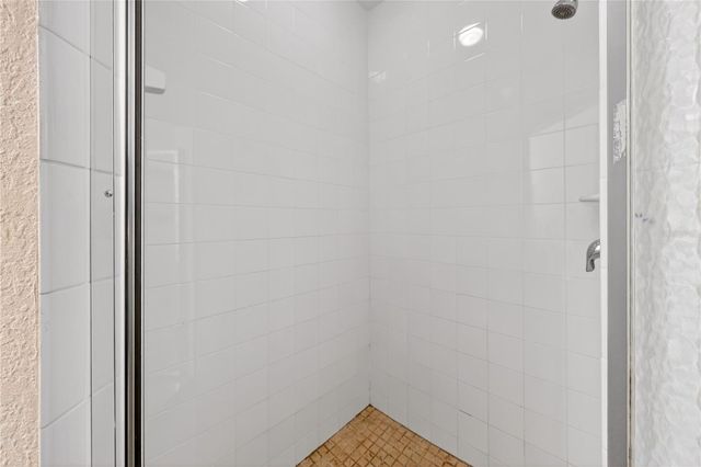 2950 LUCAYAN HARBOUR CIR 105, Kissimmee, FL 34746