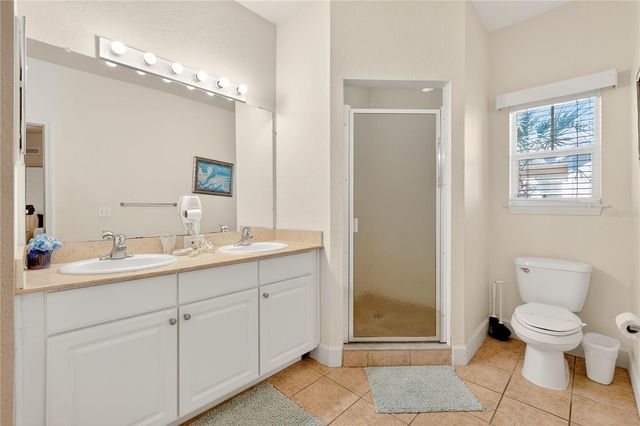 2950 LUCAYAN HARBOUR CIR 105, Kissimmee, FL 34746