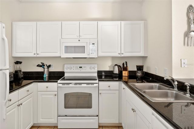 2950 LUCAYAN HARBOUR CIR 105, Kissimmee, FL 34746