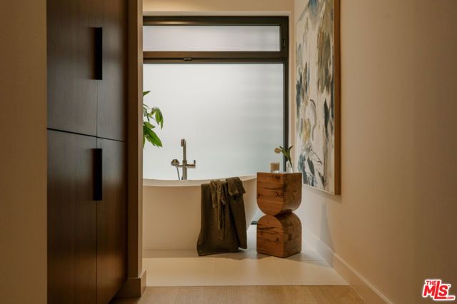 702 N Doheny Drive TH19, West Hollywood, CA 90069