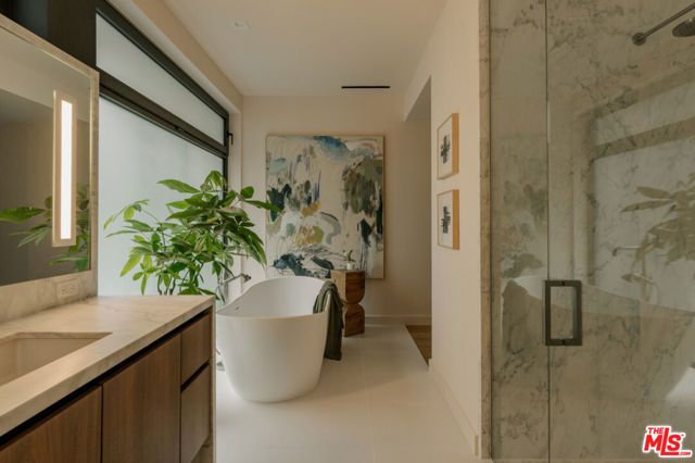 702 N Doheny Drive TH19, West Hollywood, CA 90069