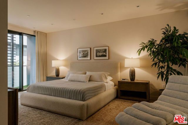 702 N Doheny Drive TH19, West Hollywood, CA 90069