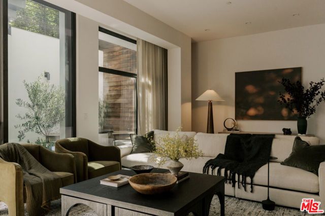 702 N Doheny Drive TH19, West Hollywood, CA 90069