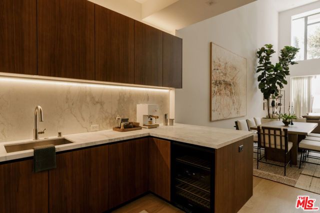 702 N Doheny Drive TH19, West Hollywood, CA 90069