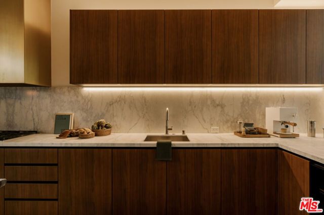 702 N Doheny Drive TH19, West Hollywood, CA 90069