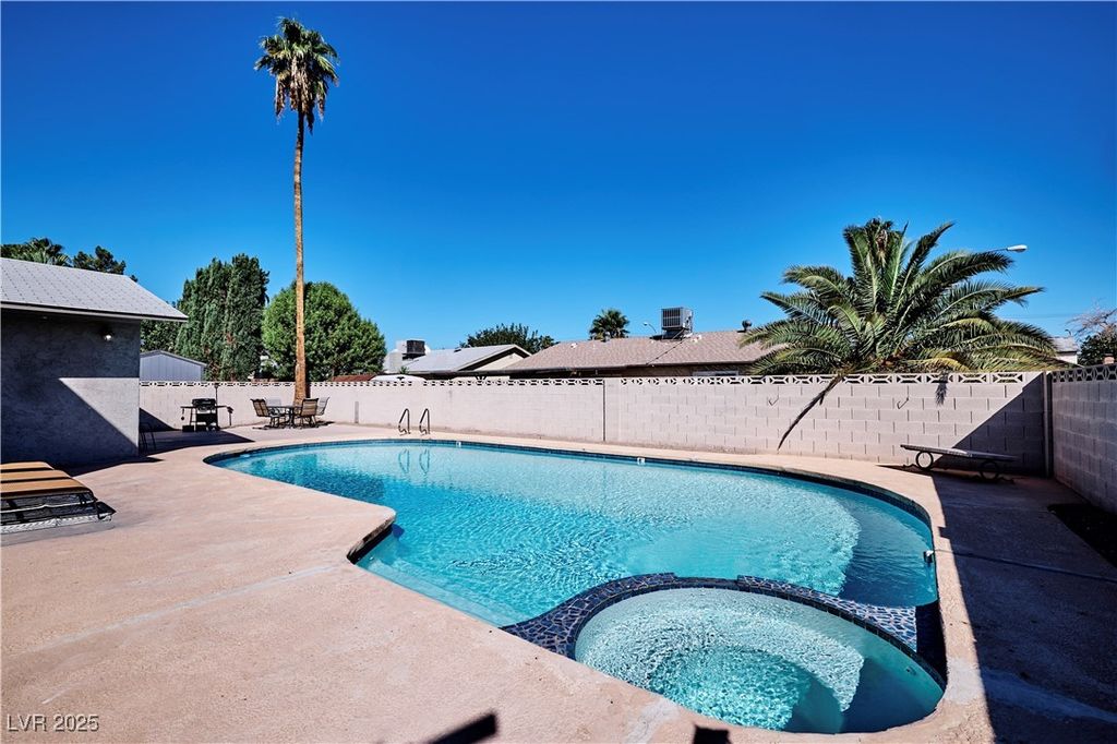 Image 21 of property listing at 6348 Mockingbird Lane, Las Vegas, NV 89103