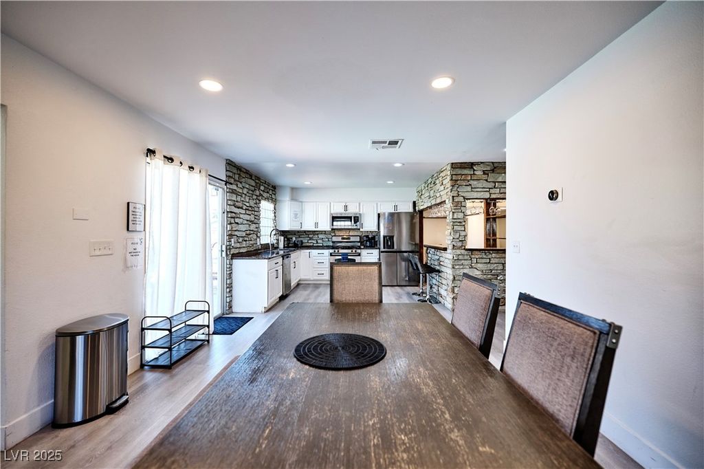 Image 6 of property listing at 6348 Mockingbird Lane, Las Vegas, NV 89103