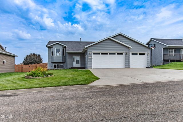 42 Mcginnis Way, Lincoln, ND 58504 property photo