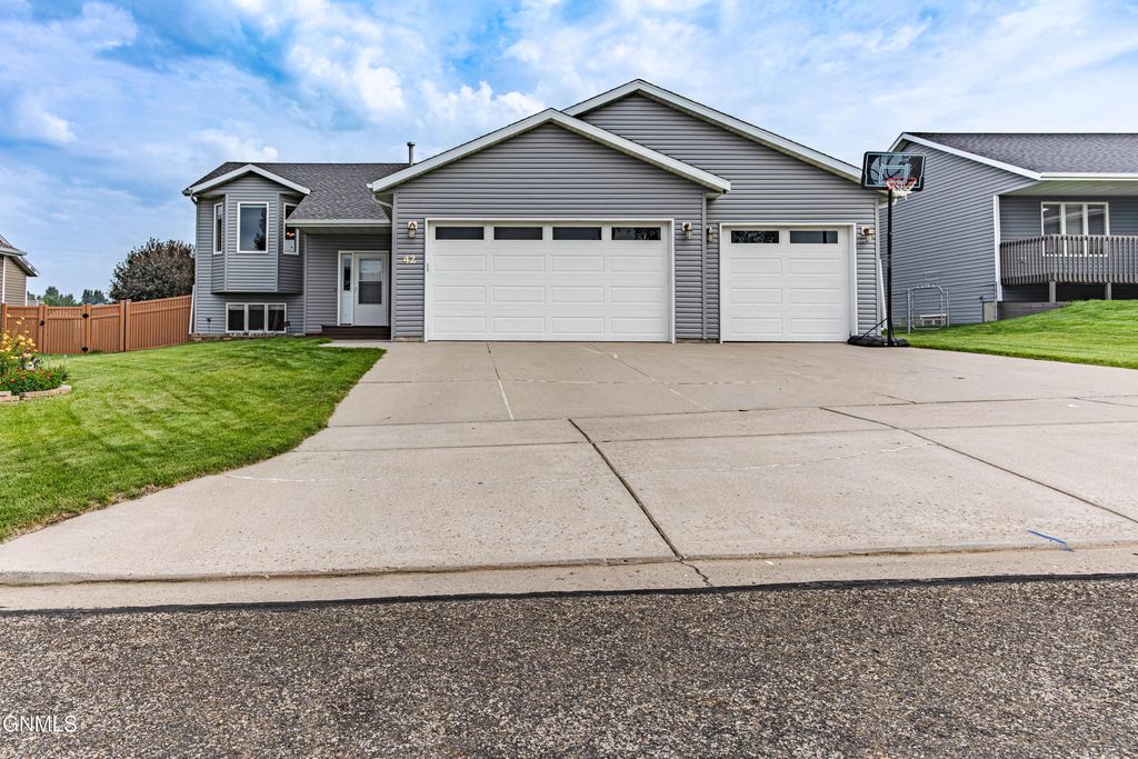 42 Mcginnis Way, Lincoln, ND 58504 photo 2