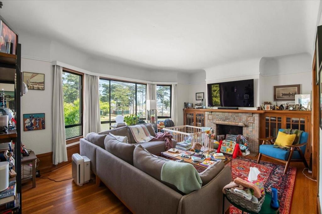 Image 12 of property listing at 32393241 Clement Street, San Francisco, CA 94121