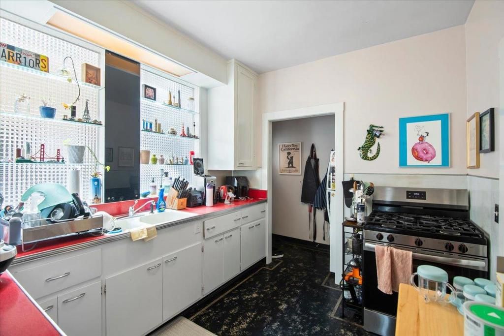 Image 15 of property listing at 32393241 Clement Street, San Francisco, CA 94121