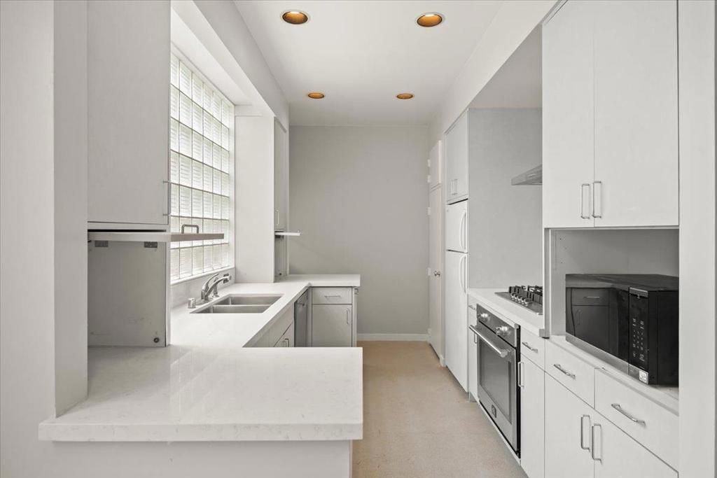 Image 7 of property listing at 32393241 Clement Street, San Francisco, CA 94121
