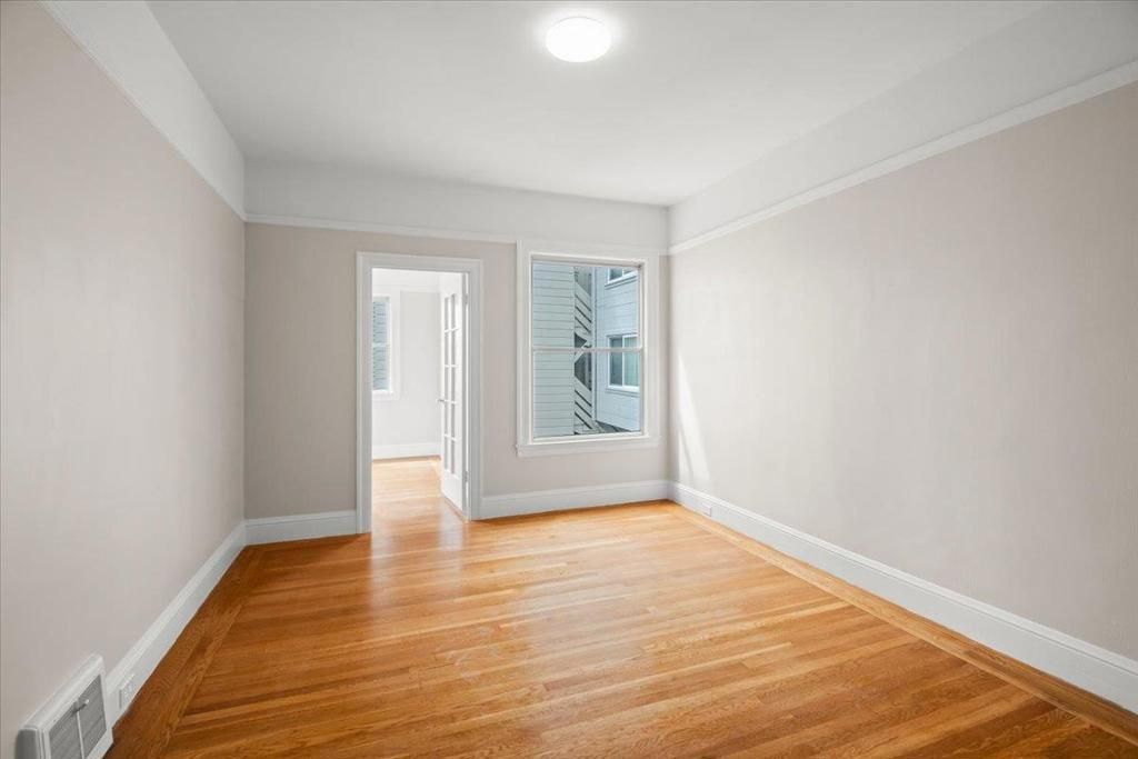 Image 8 of property listing at 32393241 Clement Street, San Francisco, CA 94121