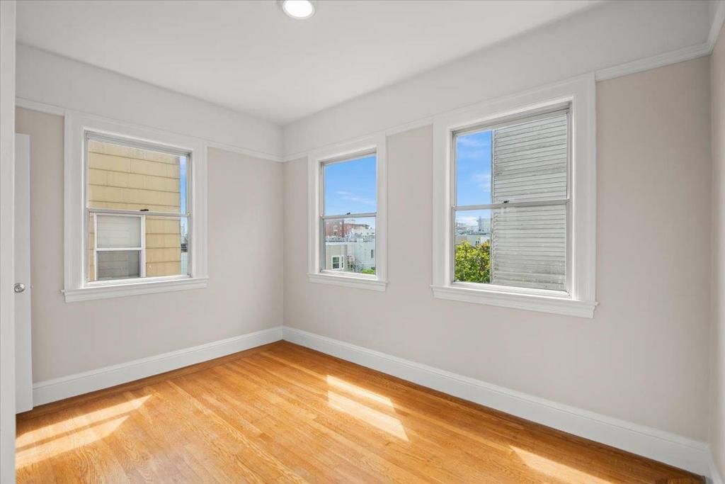 Image 9 of property listing at 32393241 Clement Street, San Francisco, CA 94121