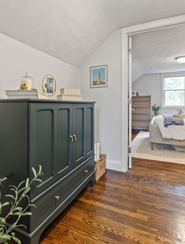 10 Suffolk Rd, Sharon, MA 02067