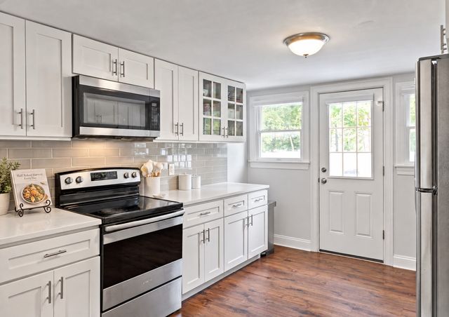 10 Suffolk Rd, Sharon, MA 02067