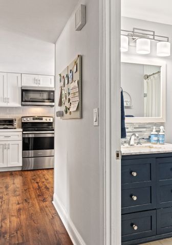 10 Suffolk Rd, Sharon, MA 02067