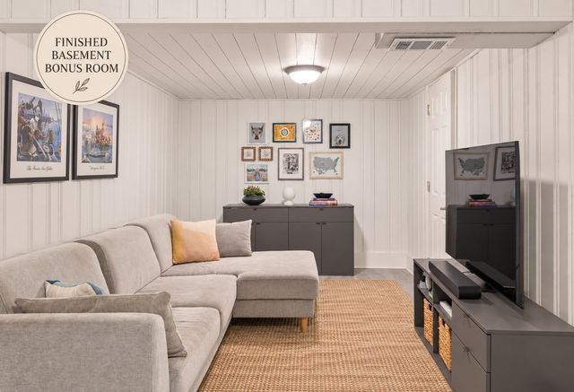 10 Suffolk Rd, Sharon, MA 02067