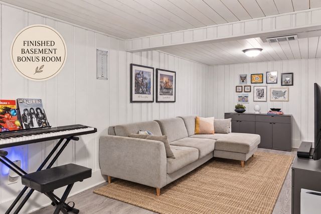 10 Suffolk Rd, Sharon, MA 02067