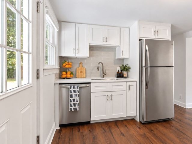 10 Suffolk Rd, Sharon, MA 02067