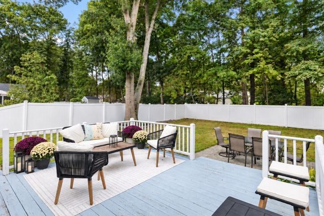 10 Suffolk Rd, Sharon, MA 02067