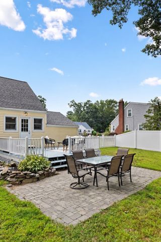 10 Suffolk Rd, Sharon, MA 02067