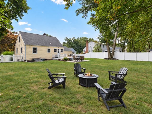 10 Suffolk Rd, Sharon, MA 02067