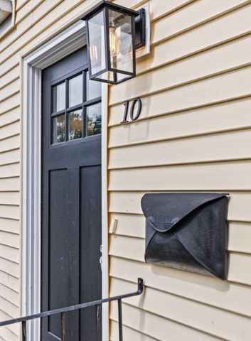 10 Suffolk Rd, Sharon, MA 02067