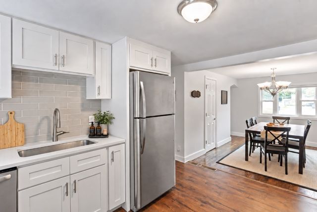 10 Suffolk Rd, Sharon, MA 02067