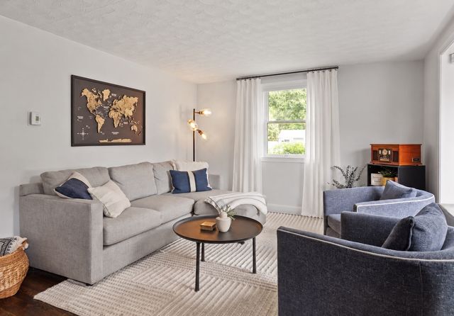 10 Suffolk Rd, Sharon, MA 02067