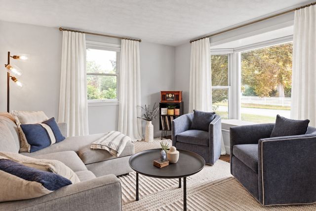 10 Suffolk Rd, Sharon, MA 02067