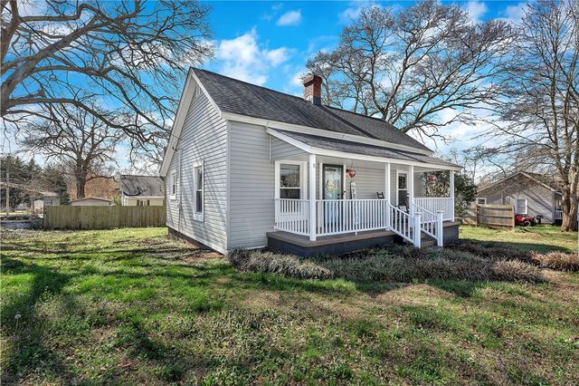 11 Jackson Street, Liberty, SC 29657