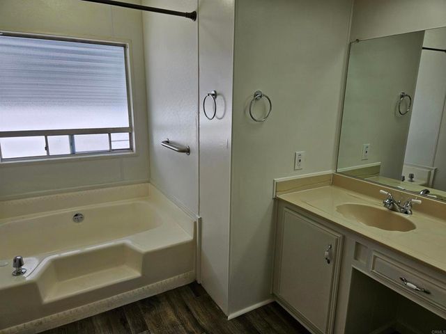 1010 E Bobier Dr 174, Vista, CA 92084