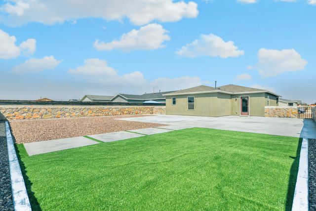 909 Villa Seca Drive, Horizon City, TX 79928