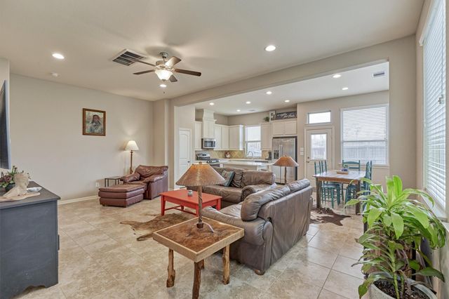 207 Biltmore Loop, Montgomery, TX 77316