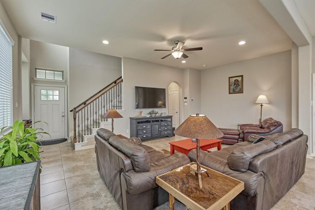 207 Biltmore Loop, Montgomery, TX 77316