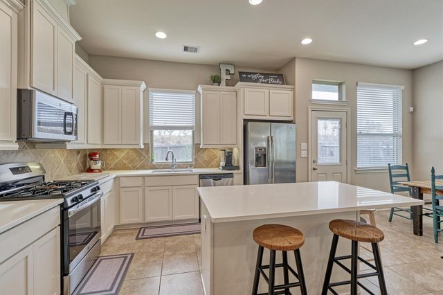 207 Biltmore Loop, Montgomery, TX 77316