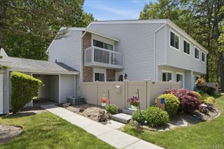 221 Springmeadow Drive K, Holbrook, NY 11741