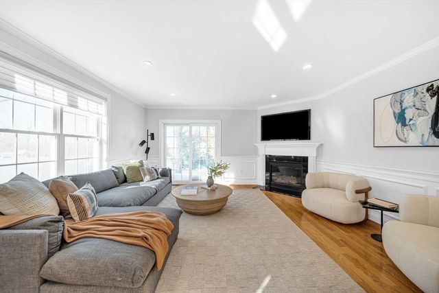 385 Hillside Ave, Needham, MA 02494