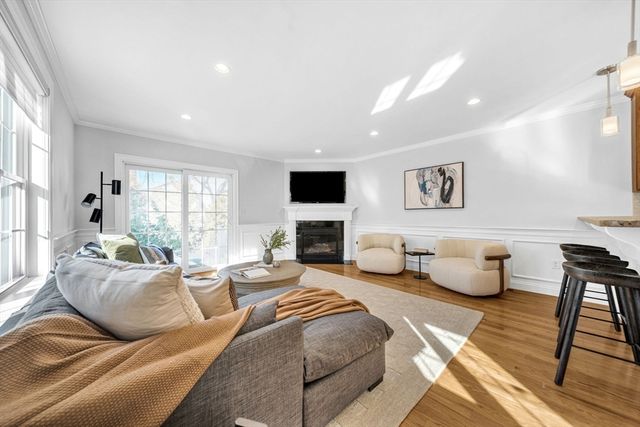 385 Hillside Ave, Needham, MA 02494