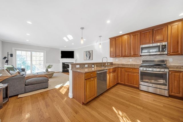 385 Hillside Ave, Needham, MA 02494